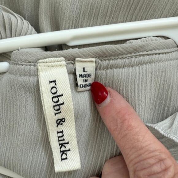 ROBBI & NIKKI Ruffle Front Blouse Sleeveless Pleated Gray Romantic Feminine L - Picture 3 of 6